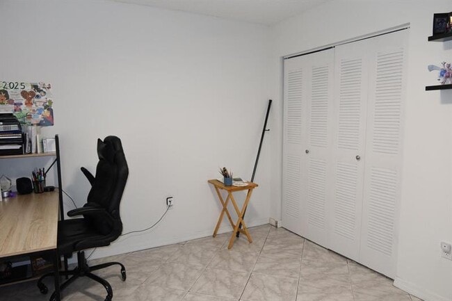 Building Photo - 9470 Tangerine Pl