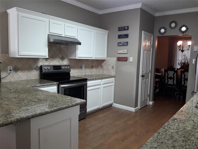 Building Photo - 8126 Blue Jay St