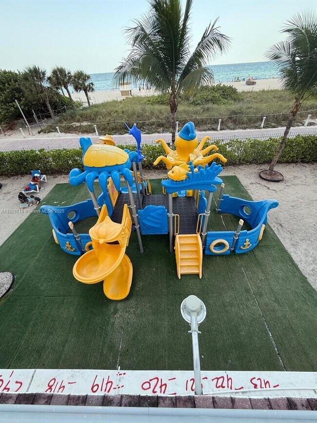 Building Photo - 6039 Collins Ave