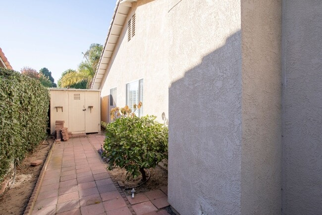 Building Photo - Lovely 3 Bedroom Home!