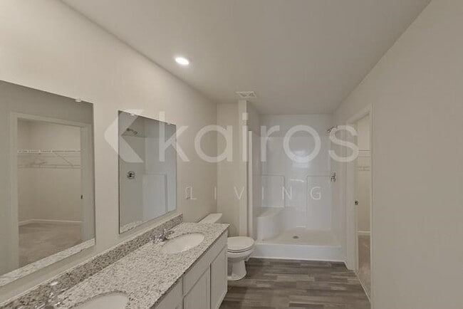 Building Photo - 233 Topaz Ln