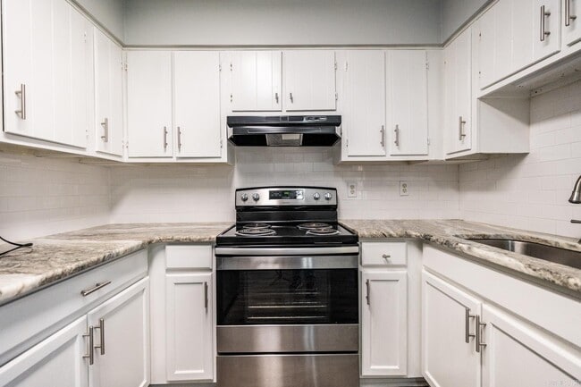 Building Photo - 1601 N Bryant St