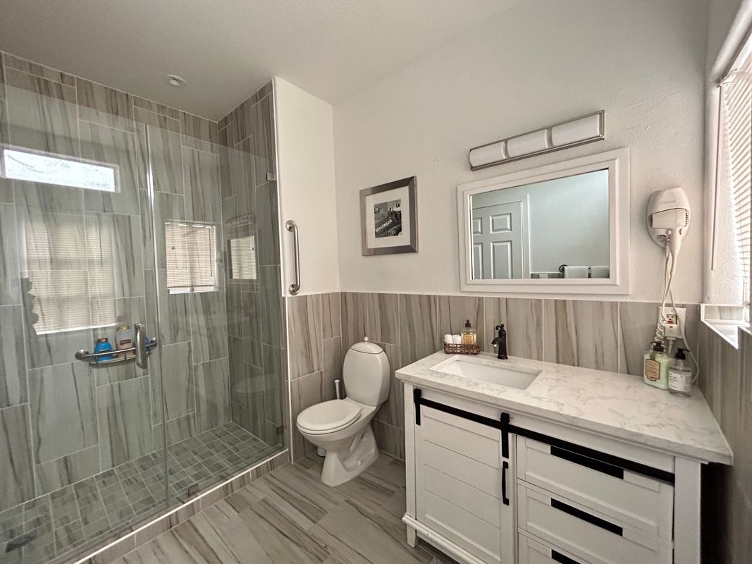 Building Photo - 10210 Newville Ave