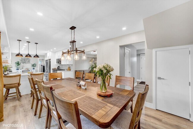 Building Photo - 1111 Plum Grove Cir