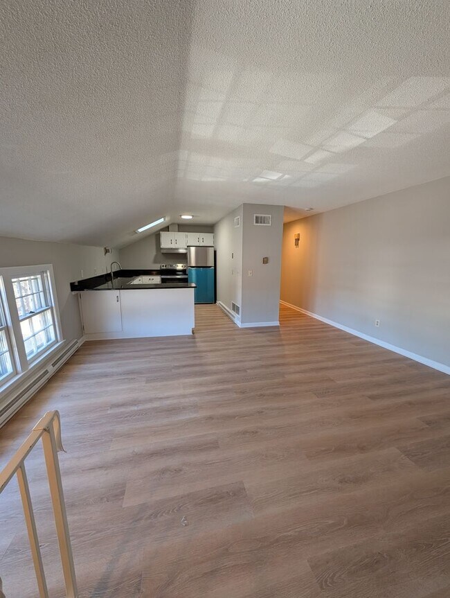 Building Photo - 240 S Main St