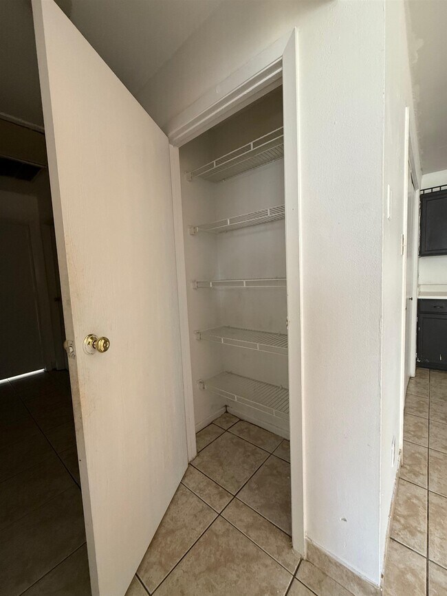 Building Photo - 308 Larga Vista Dr