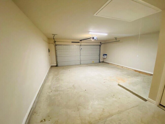 Building Photo - 5205 Leaning Tree