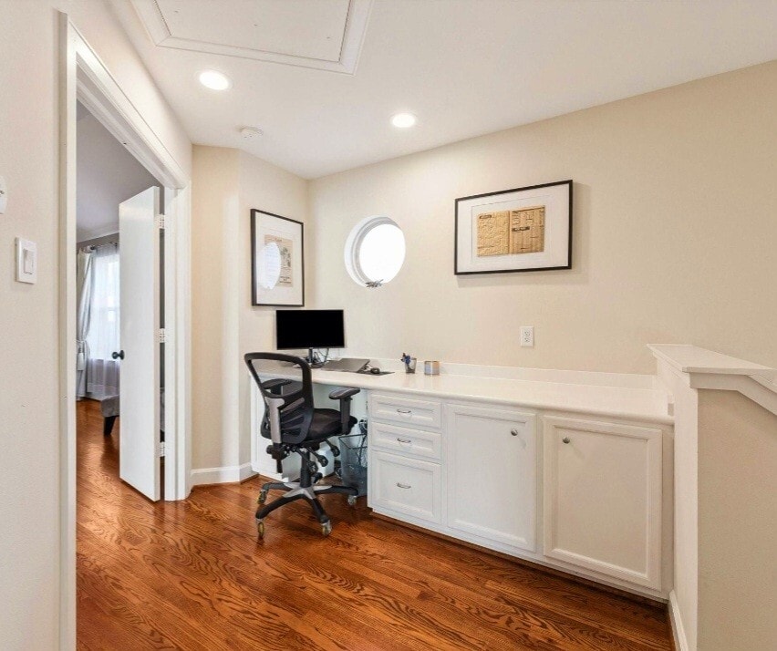 Building Photo - 548 Westcross St