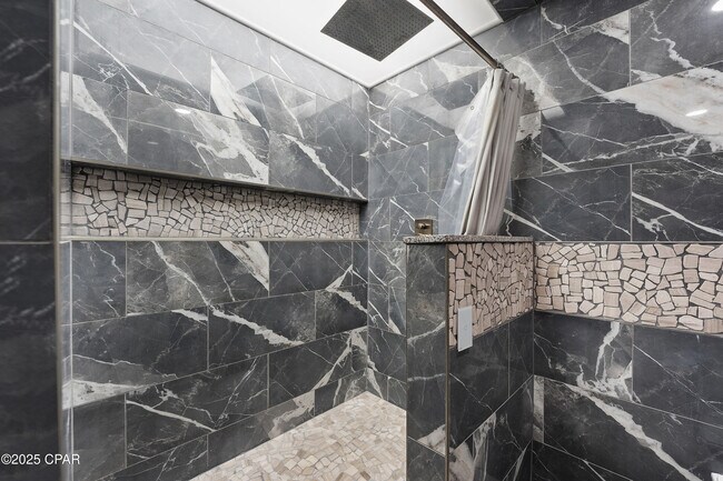 Building Photo - 8743 Thomas Dr