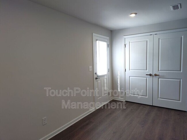 Building Photo - 5850 Granbury Dr