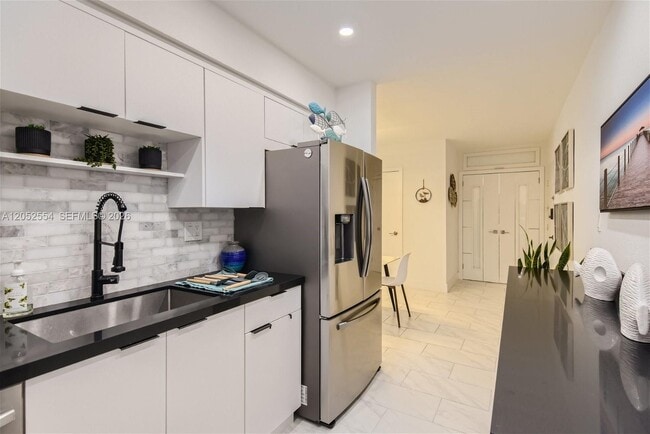 Building Photo - 2501 S Ocean Dr