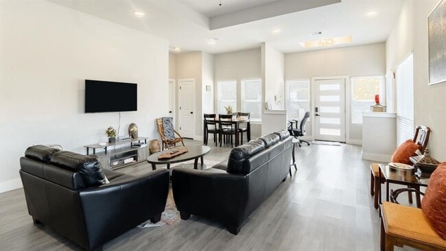 Building Photo - 505 Carl St