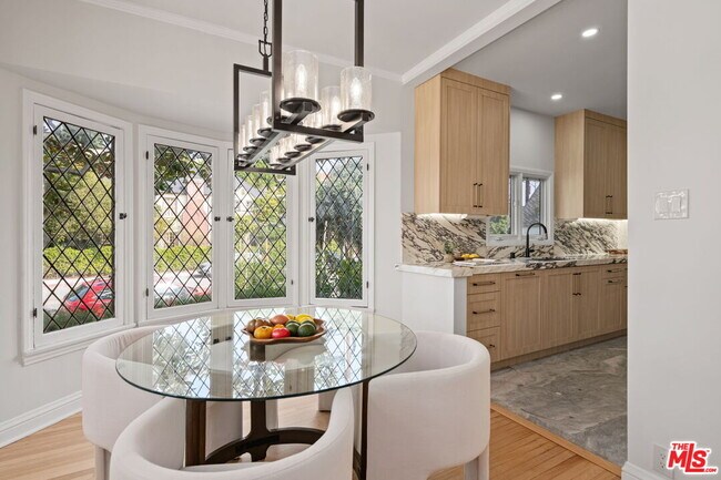 Building Photo - 802 Cochran Ave