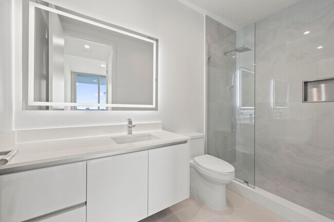 Building Photo - 220 Lake Shore Dr