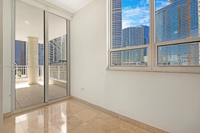 Building Photo - 801 Brickell Key Blvd