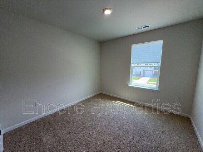 Building Photo - 50 Sweet Mdw Rd