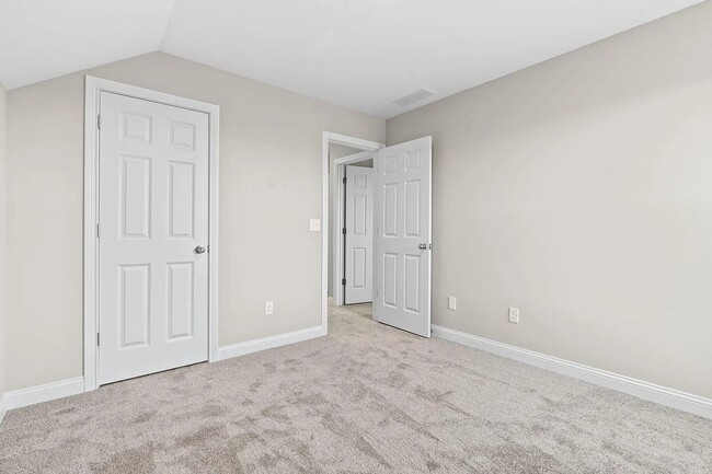 Building Photo - 933 Camden Ct