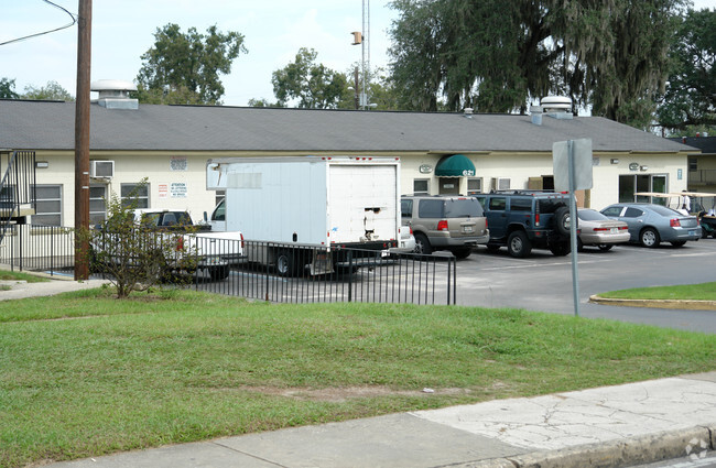 Building Photo - Parkside Gardens Apartments