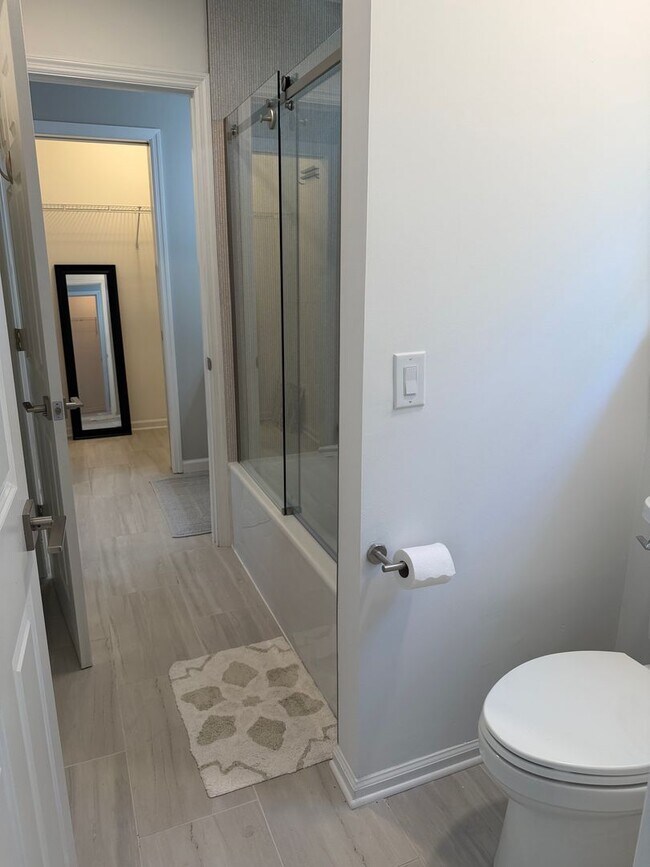 Building Photo - 10 Cobblestone Ct