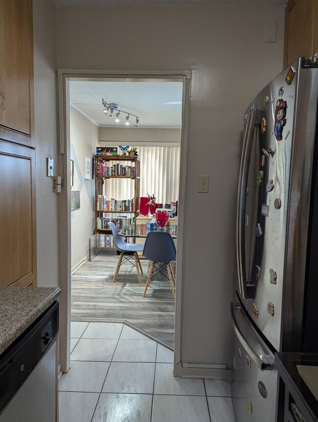 Building Photo - Incredible 1b1b in downtown Streeterville prime location