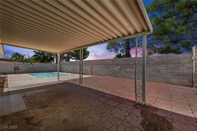 Building Photo - 3641 Yorba Linda Dr