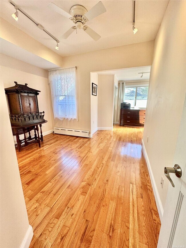 Building Photo - 328 B 147 St