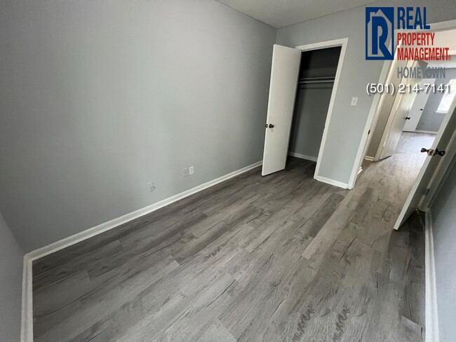 Building Photo - 2714 John Ashley Dr