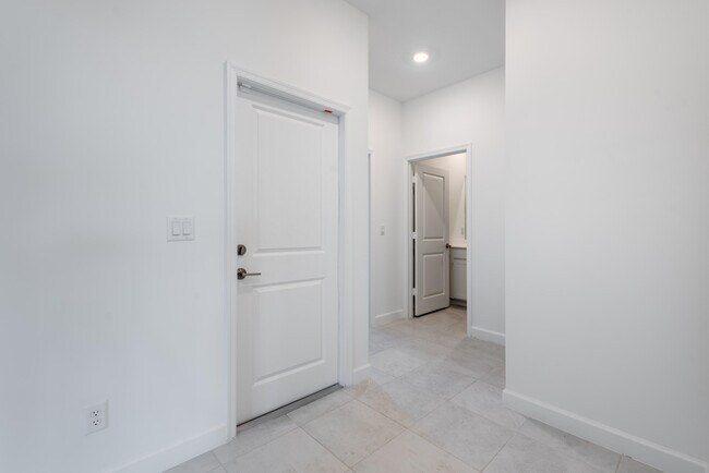 Building Photo - 1306 Tangled Orch Trce