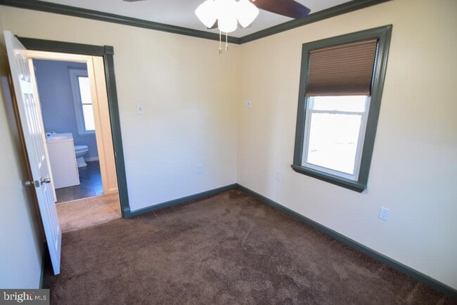 Building Photo - 1071 W Bristol Rd