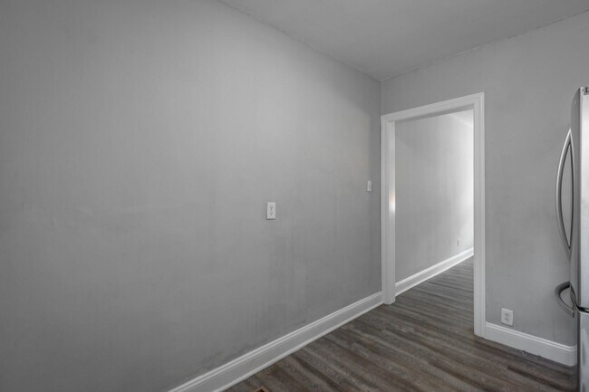 Building Photo - 5109-5111 Sunbeam Ave