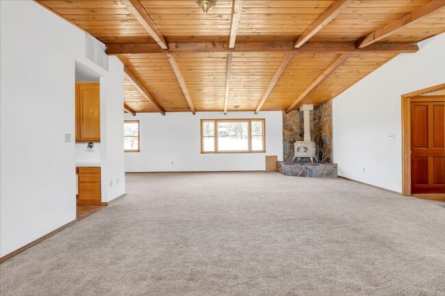 Building Photo - 21179 Hemlock St