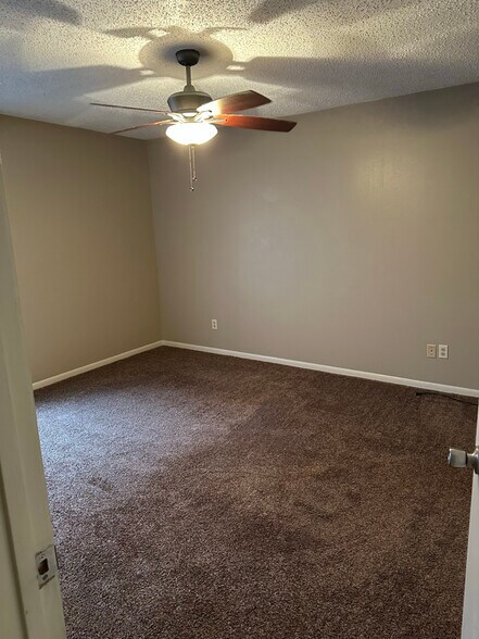 Building Photo - 1429 W Fairmont St