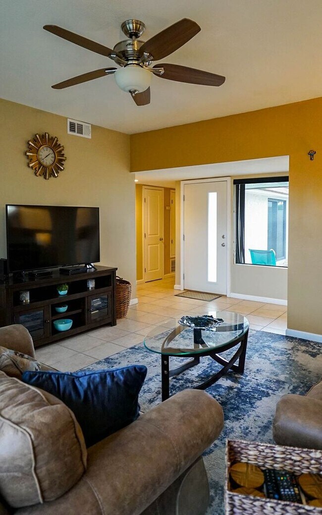 Building Photo - Stylish Condo with Golf Course Views in Gated Cathedral Canyon Country Club (Monthly Only - No Lo...