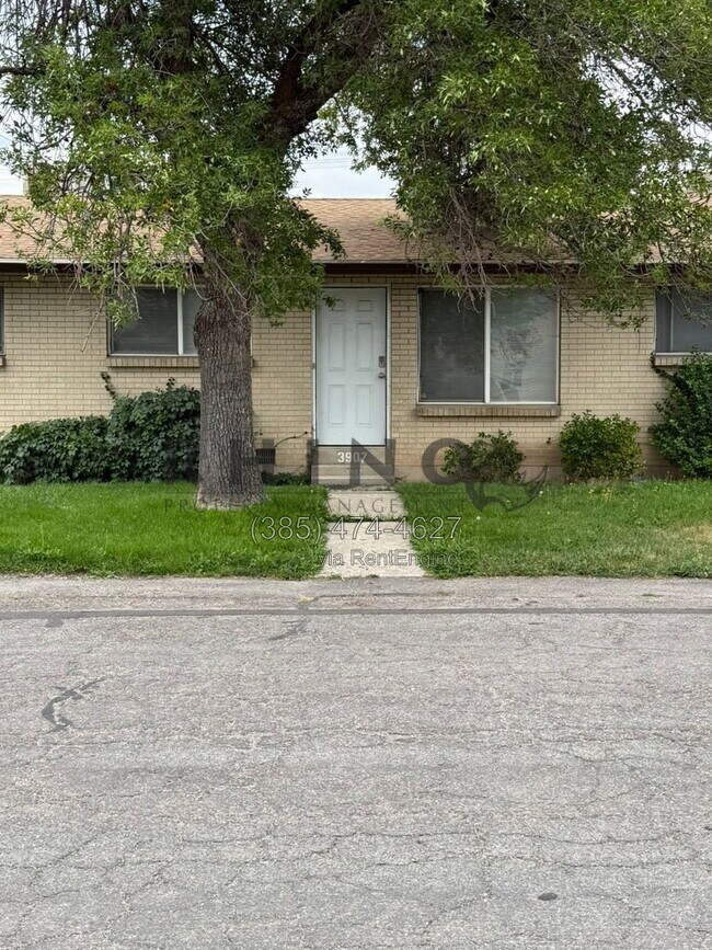 Building Photo - 3907 1040 E