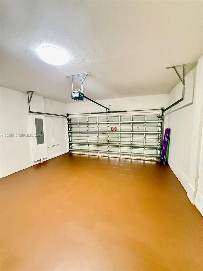 Building Photo - 2123 NE 38th Rd