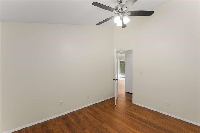 Building Photo - 2132 Fairway Cir NE