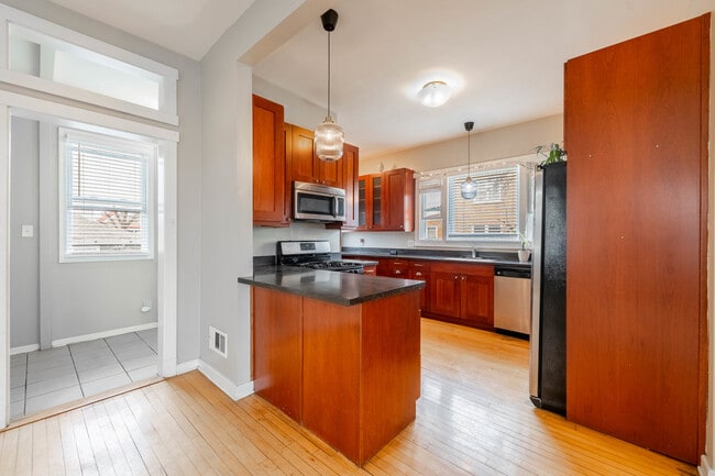 Building Photo - 2724 N Meade Ave