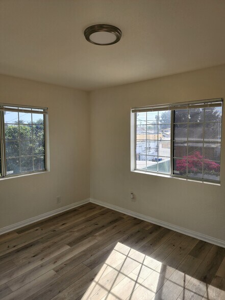 Building Photo - 2134 S Cloverdale Ave