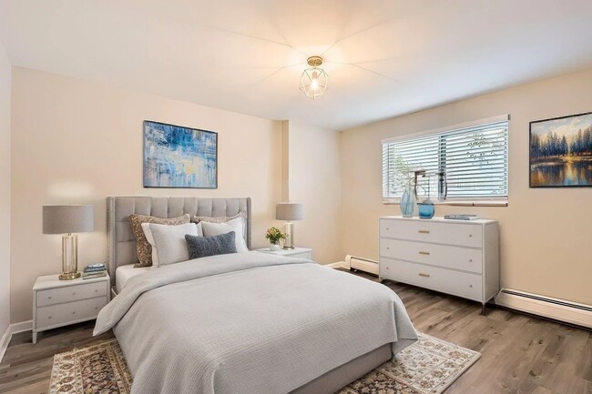 Building Photo - 2-Bed Retreat in Englewood – Rent includes heating, water, and trash