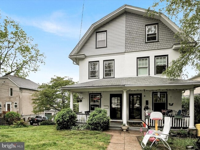 Building Photo - 3 Bells Mill Rd