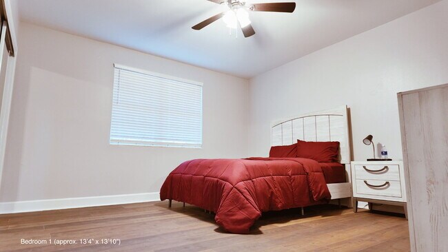 Building Photo - Newly Renovated 2 BR/1BA Luxury Apartment Home