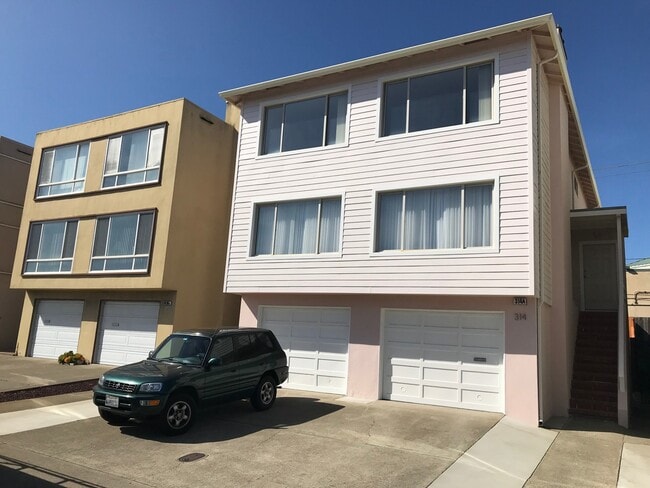 Building Photo - Sparkling 2 Bedroom 1.5 Bath - Nicely upda...
