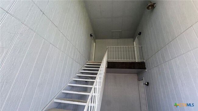 Building Photo - 2109 Hinkle Ave