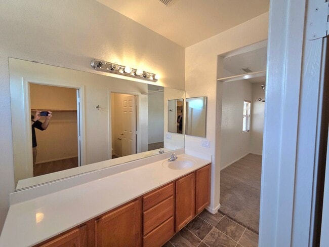Building Photo - 609 W Rio Vista Ln