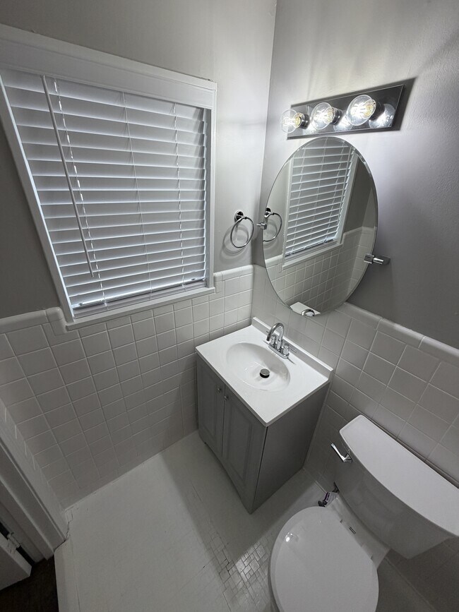 Building Photo - 853 Shades Crest Rd