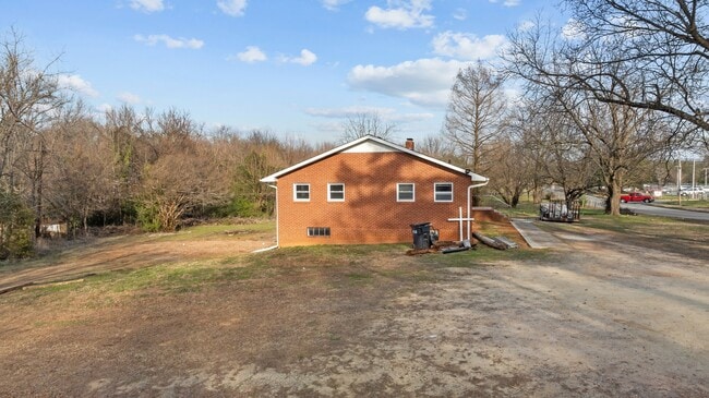 Building Photo - 1435 Auten Rd