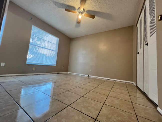 Building Photo - 425 S Avocado Ct