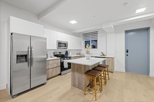 Building Photo - 1552