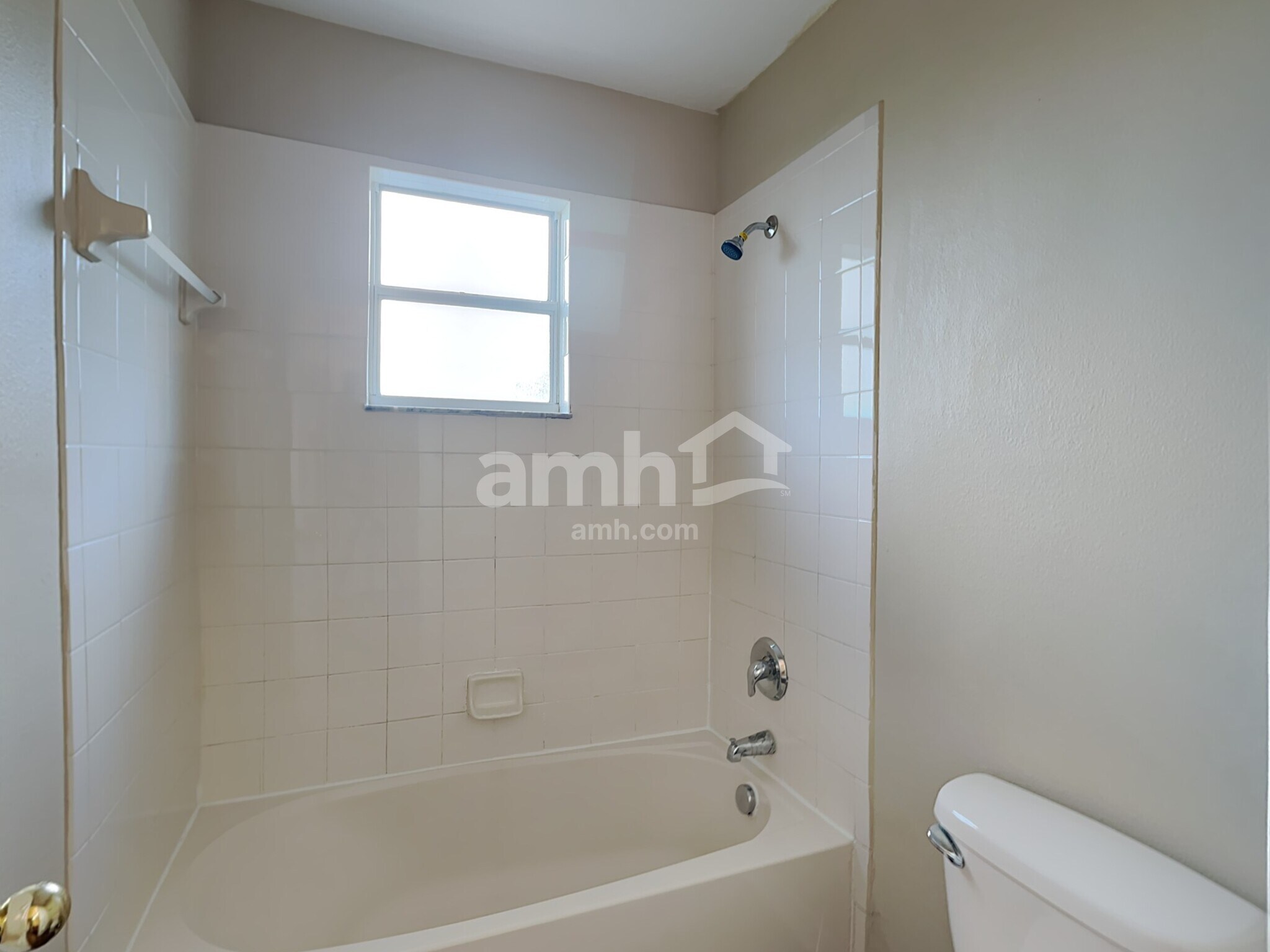 Building Photo - 330 Salmon Ct