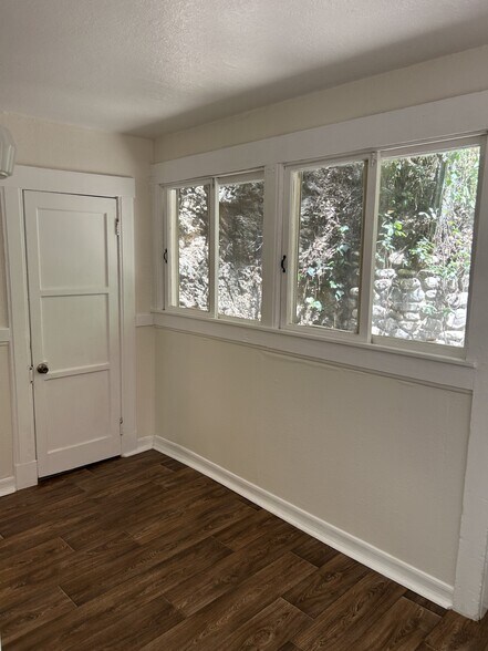 Building Photo - 586 Woodland Dr